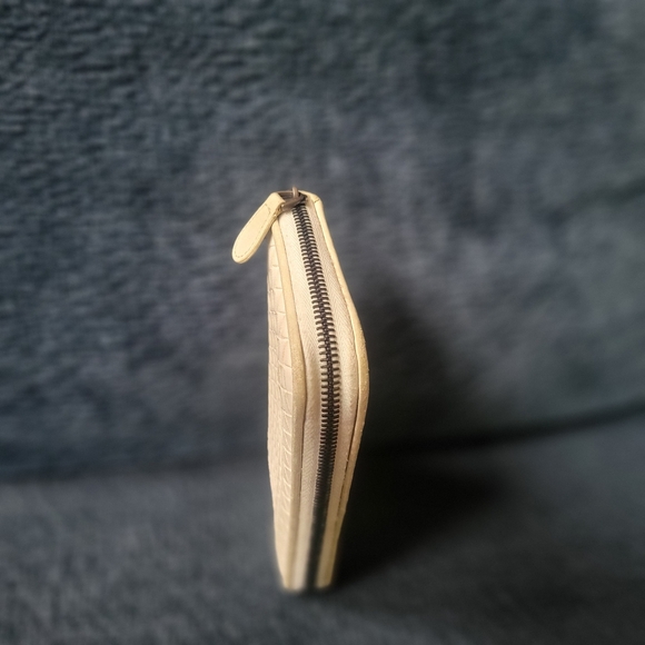 Bottega Veneta Intrecciato Zippy Zip Wallet Cream Ecru Leather,,Authentic!! - Picture 12 of 14